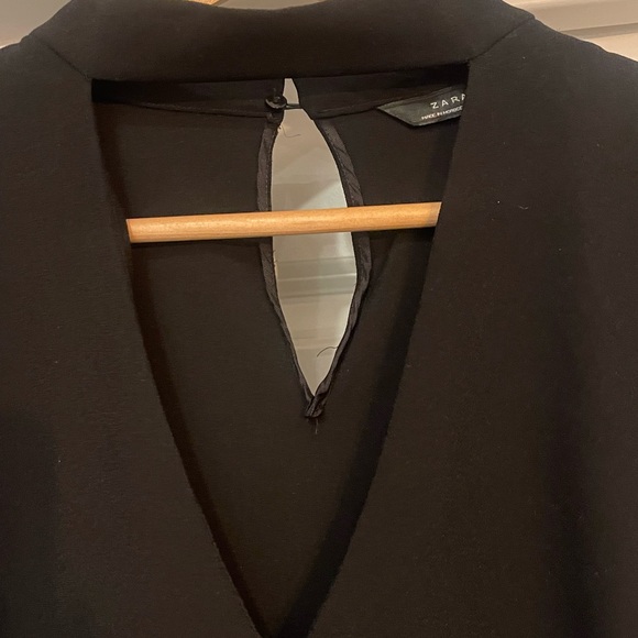 Zara Woman Elegant Black V-Neck Blouse - Picture 5 of 6